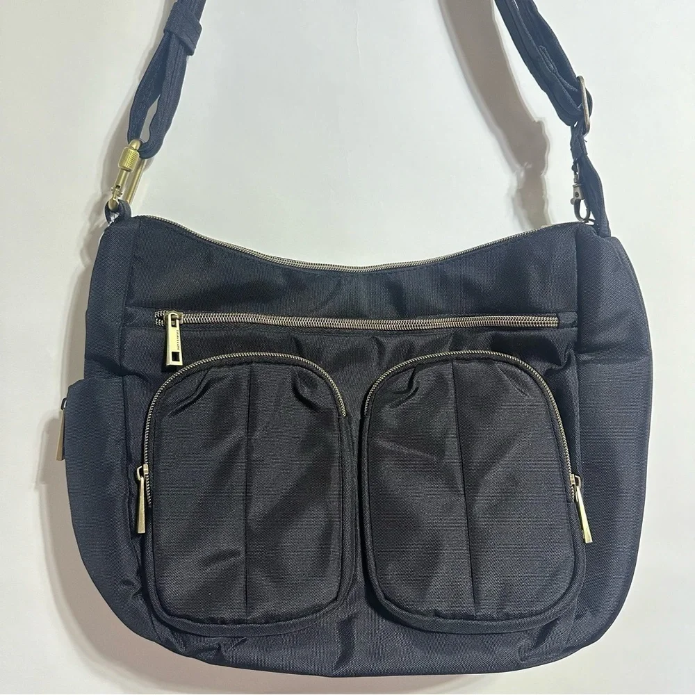 NWT Travelon Anti-Theft Twin Pocket black crossbody travel Hobo Bag - Picture 3 of 6